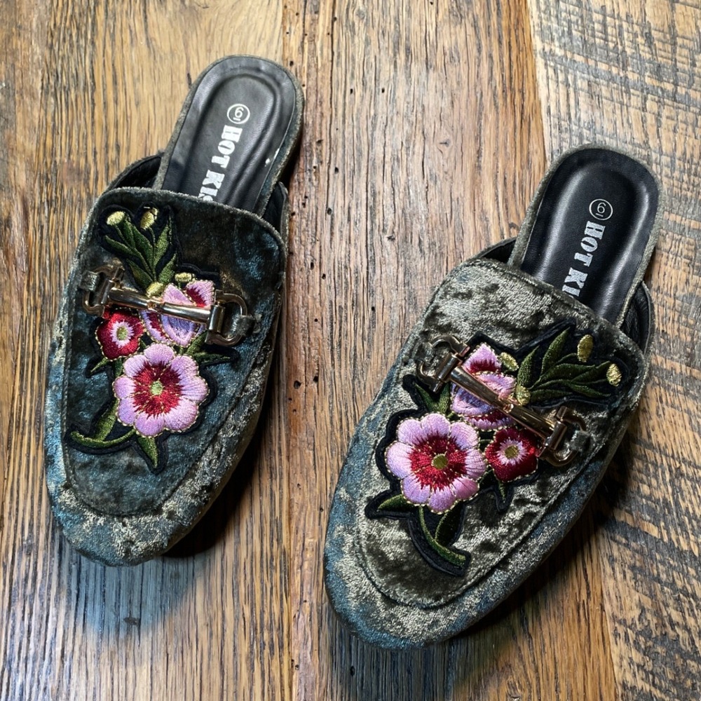 HOT KISS Women Emerald Green Velvet Floral Embroidered Mules Loafers BOHO Size 6